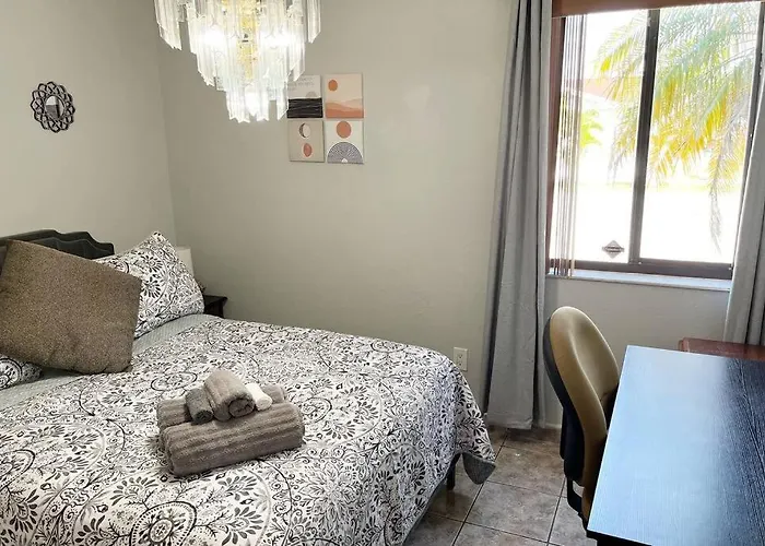 Amazing & Cozy Duplex Near Zoo Miami !