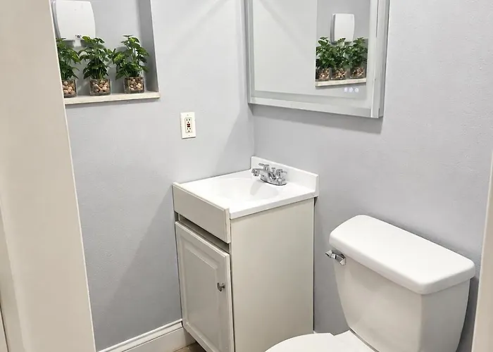 Private Guest Suite With Separate Entrance & Kitchen